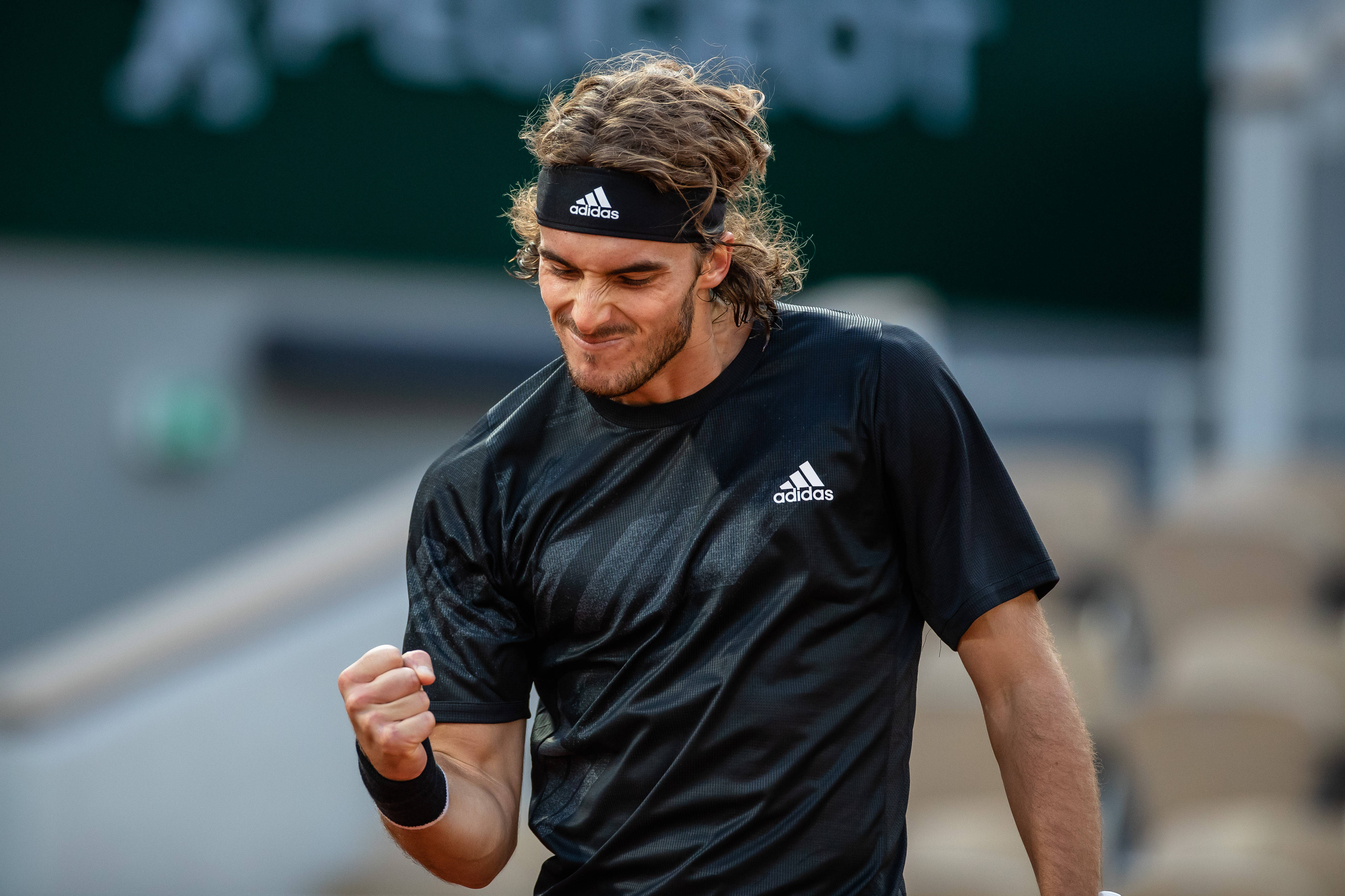 法国网球队碾压意大利网球队，西西帕斯制霸全场