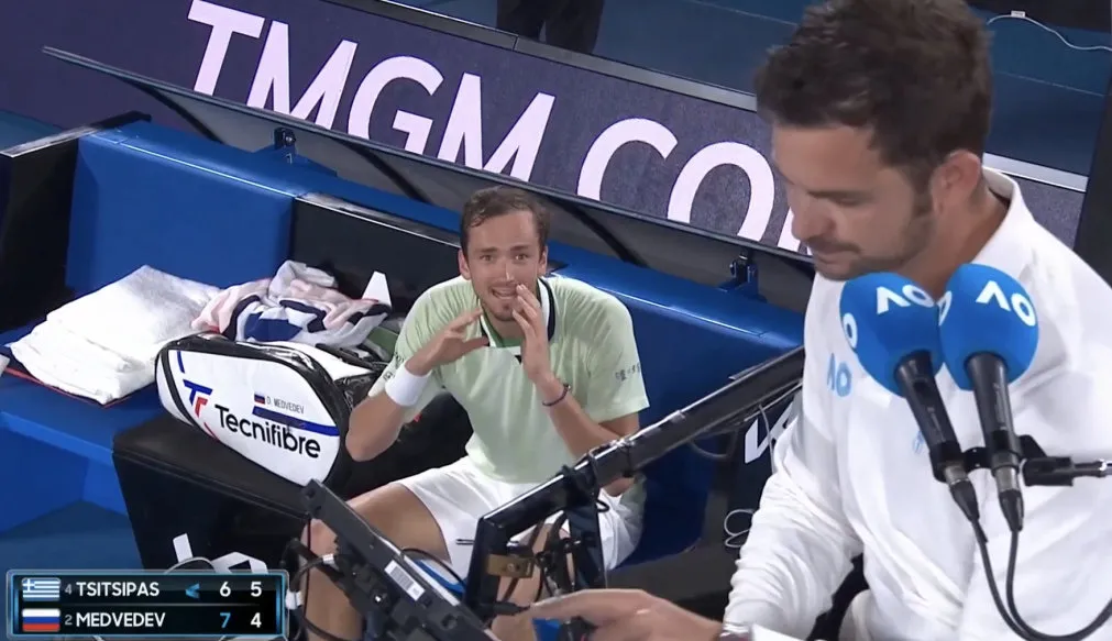 法国网球队碾压意大利网球队，西西帕斯制霸全场