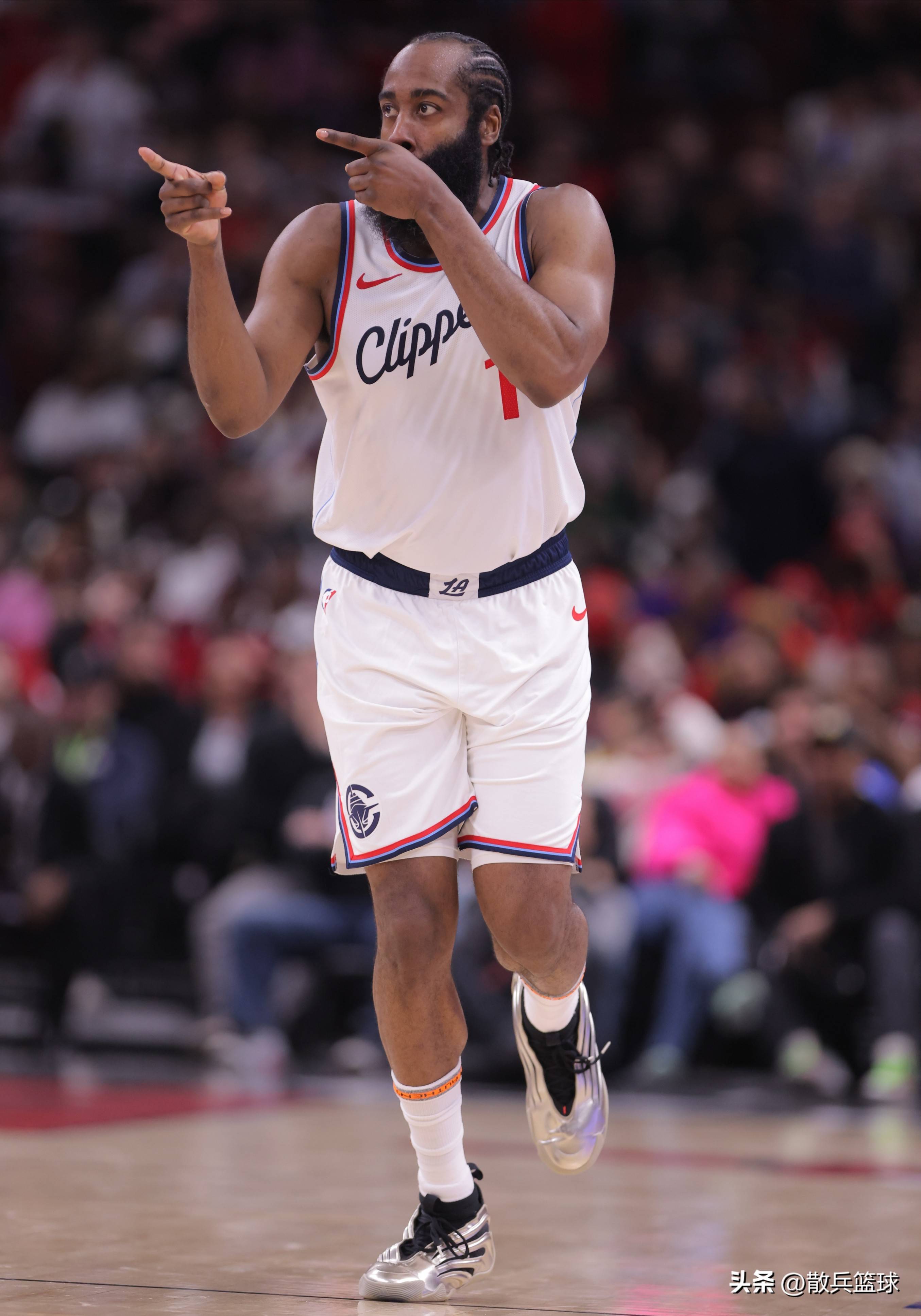 阿根廷男篮险胜快船，哈登完成帽子戏法