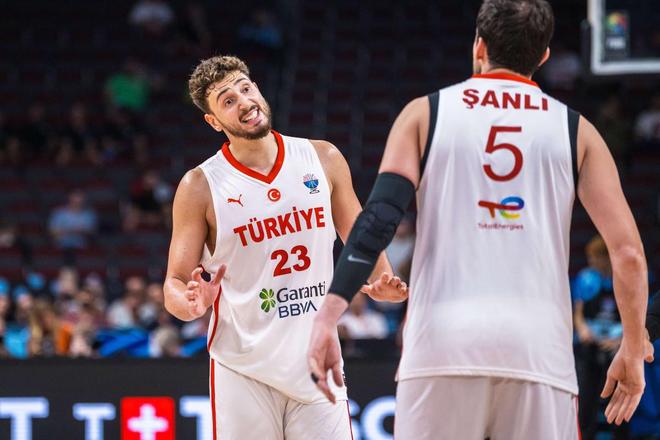 希腊男篮爆冷土耳其男篮，巴恩斯统治全场