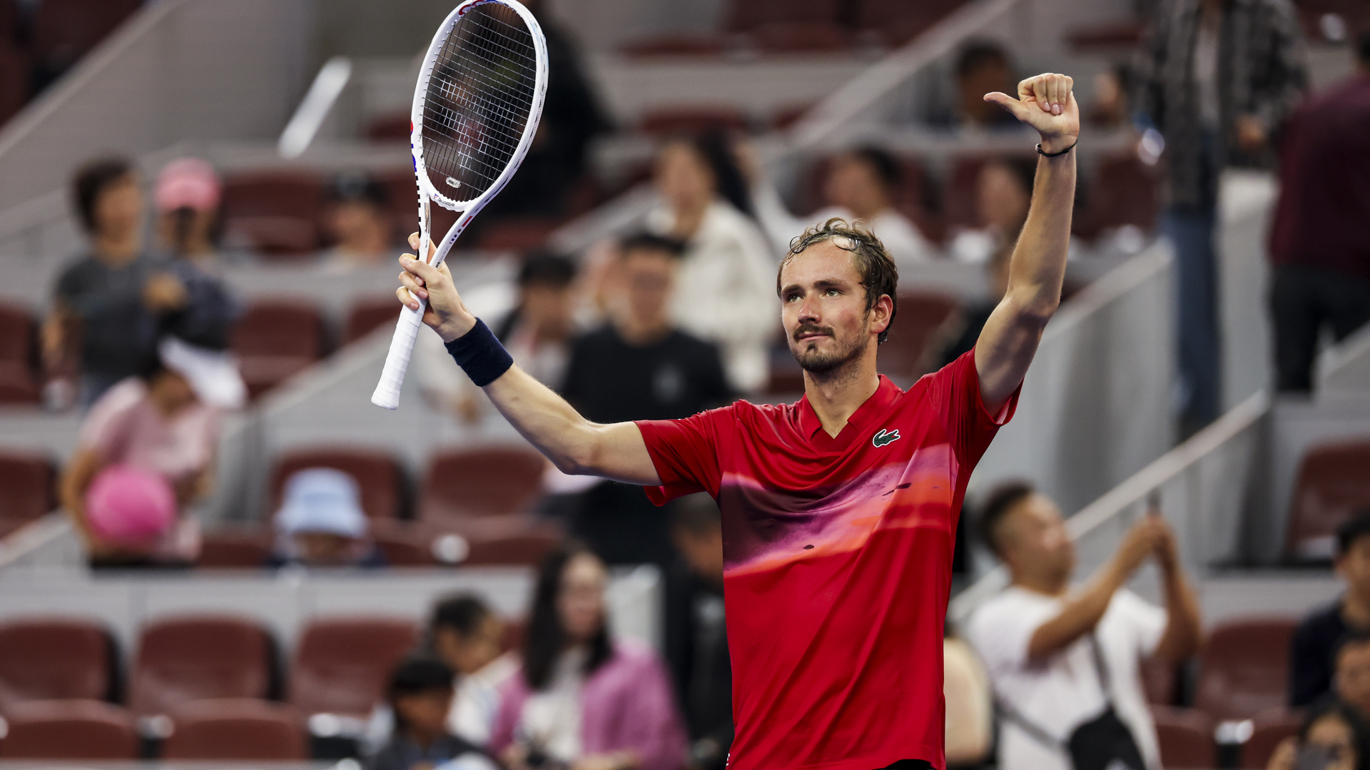 意大利网球队险胜美国网球队，梅德韦杰夫完成帽子戏法的简单介绍