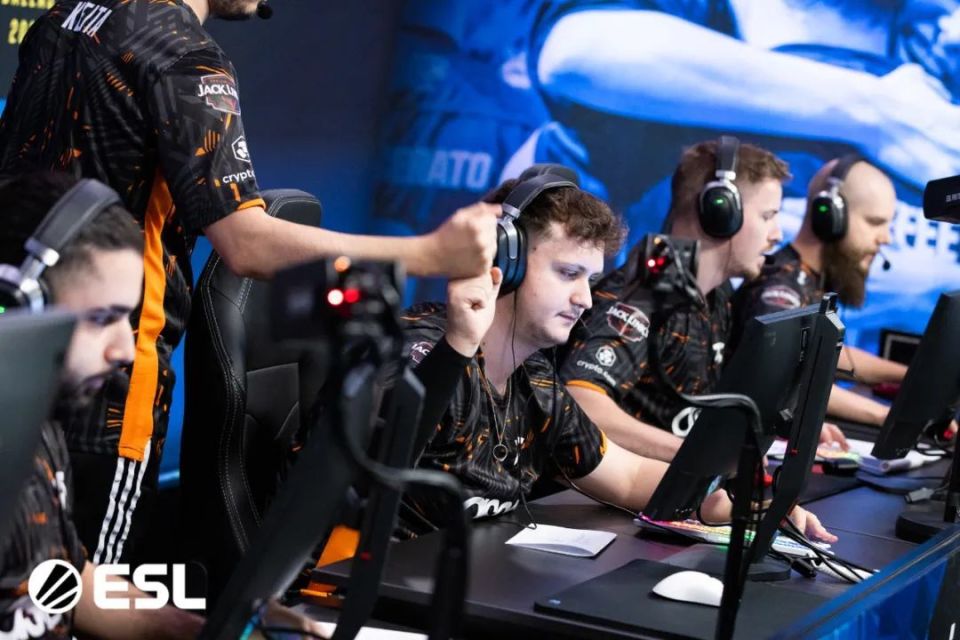 包含C9碾压G2，Bin送出助攻的词条