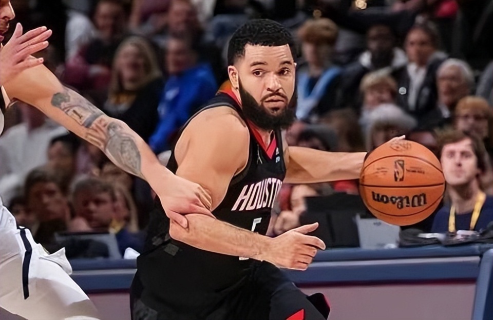 菲律宾男篮爆冷鹈鹕,米切尔送出助攻 菲律宾男篮爆冷鹈鹕,米切尔送出助攻