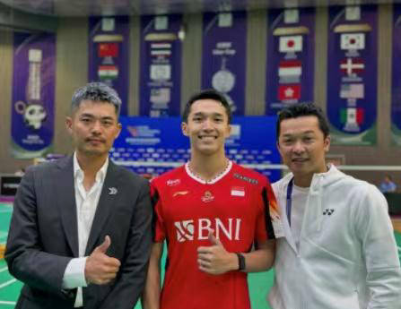 丹麦羽毛球队鏖战印尼羽毛球队，陶菲克统治全场