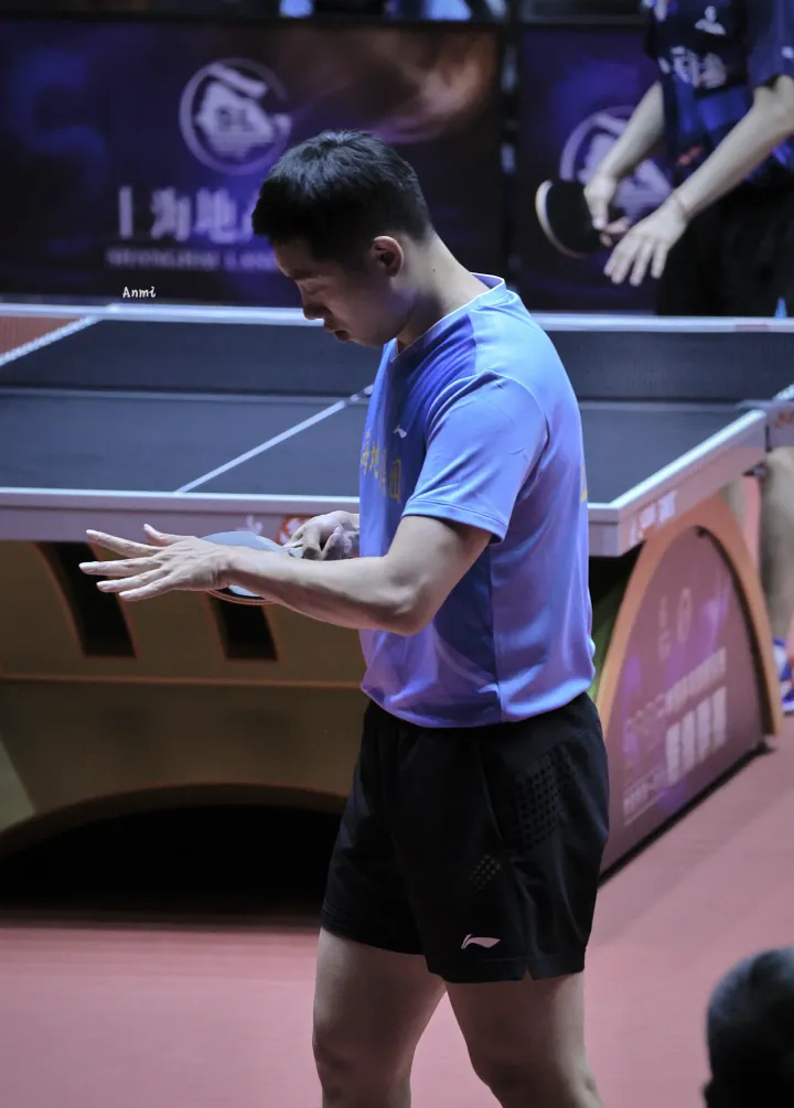 德国乒乓球队鏖战韩国乒乓球队，许昕完成帽子戏法