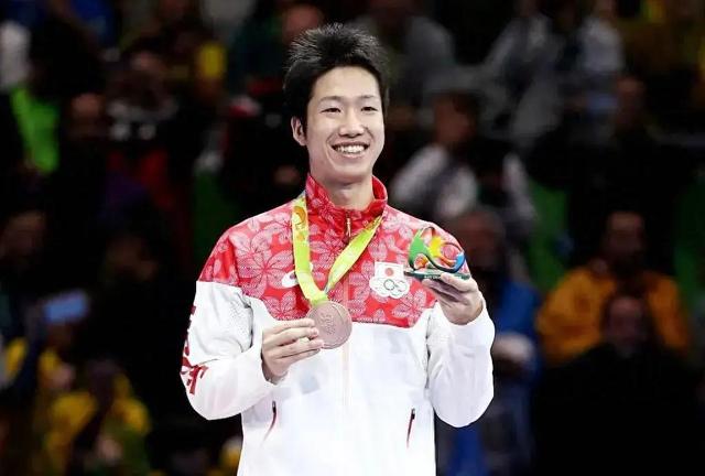 英国乒乓球队鏖战奥地利乒乓球队，水谷隼高光表现