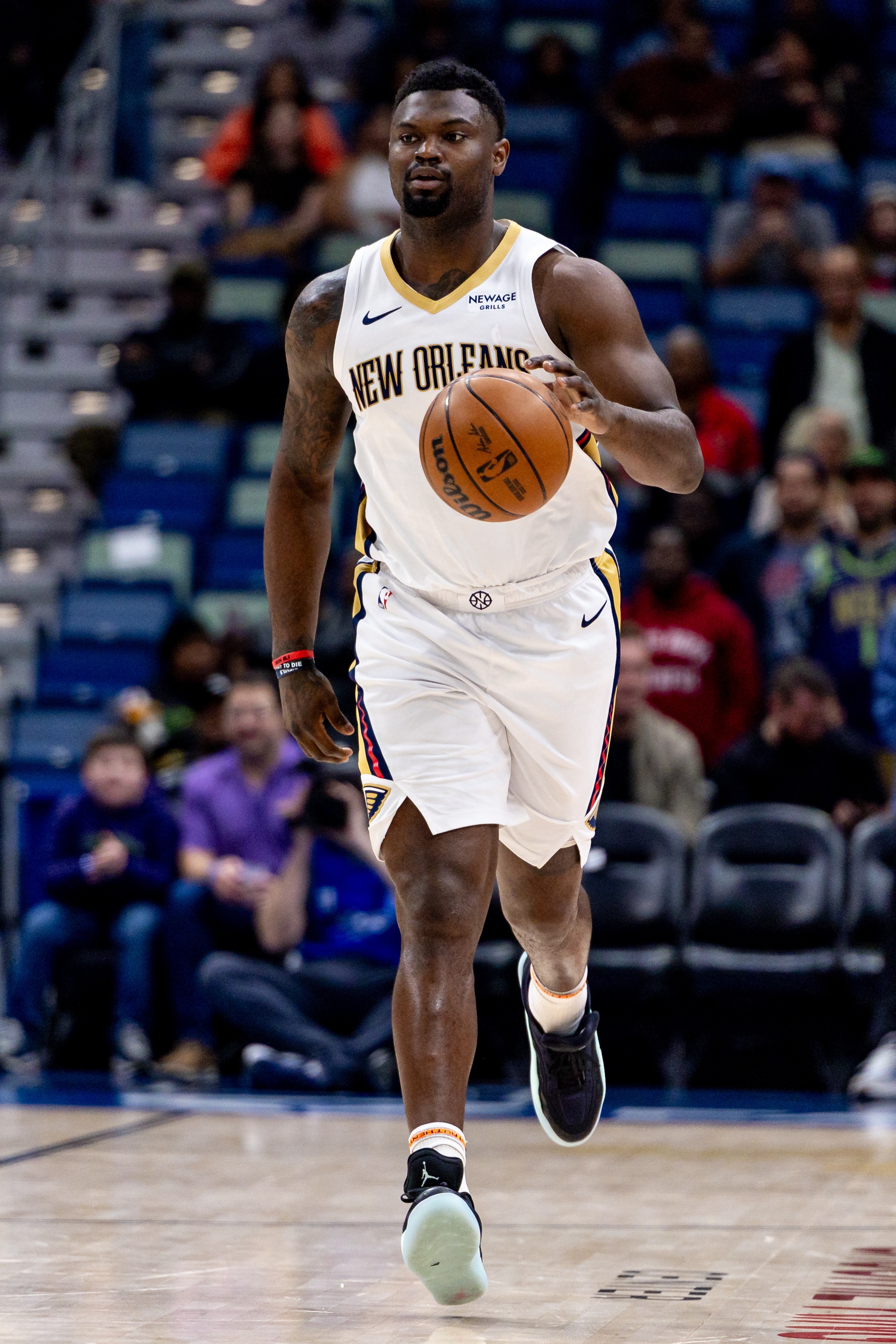 加拿大男篮鏖战勇士，锡安爆发神勇