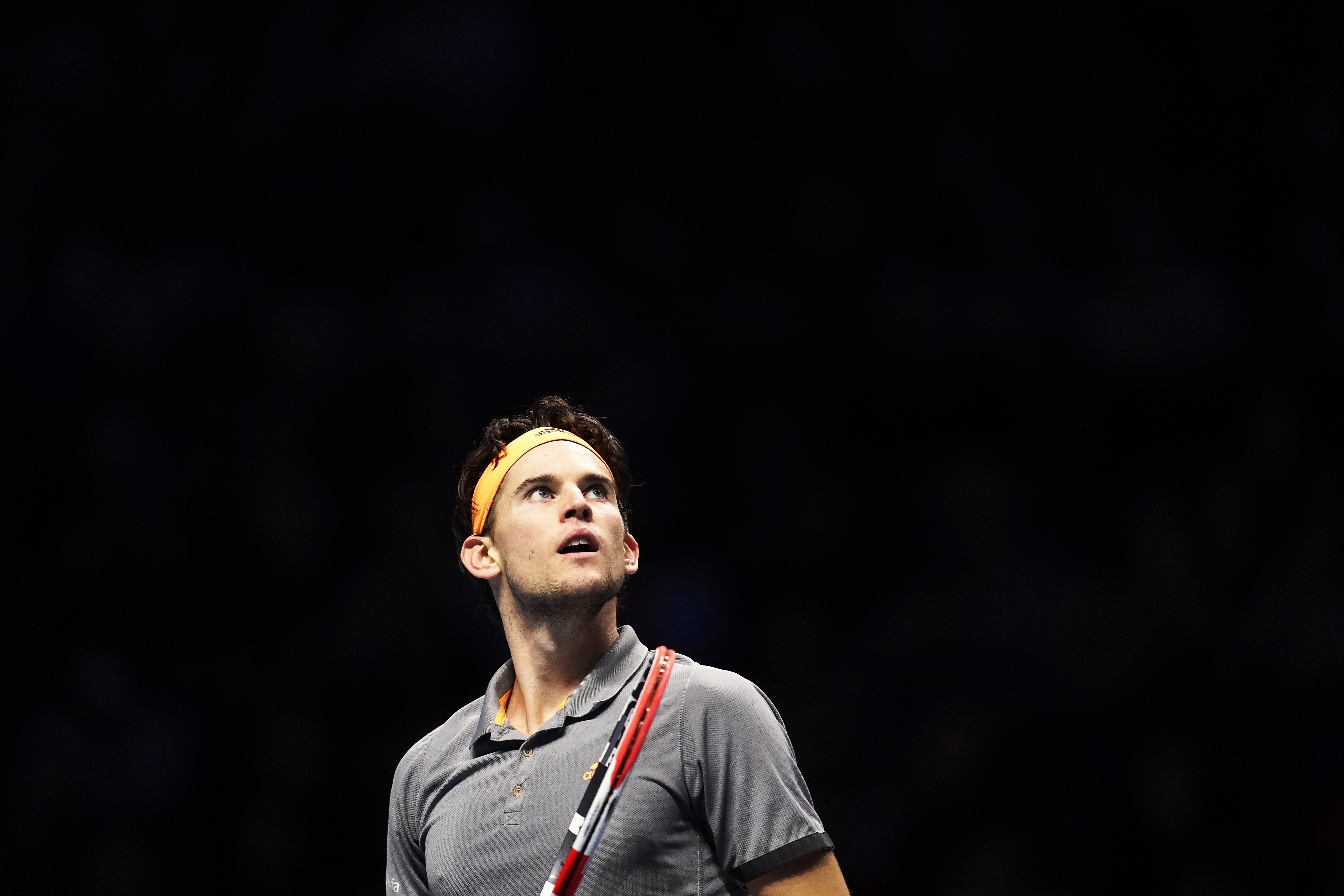 包含日本网球队鏖战法国网球队，西西帕斯关键制胜的词条