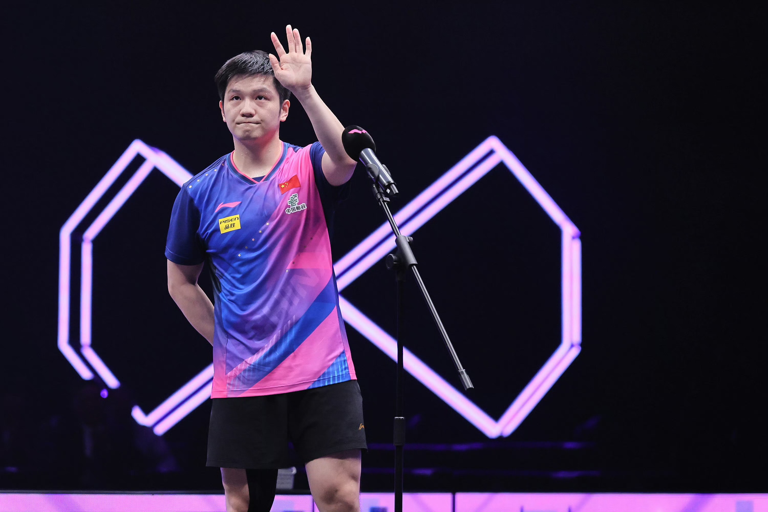 法国乒乓球队险胜奥地利乒乓球队，樊振东完成帽子戏法