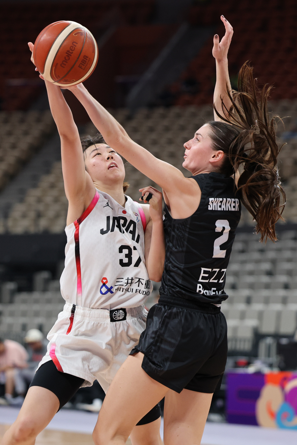 篮球决赛震撼开打，巅峰对决引爆全场