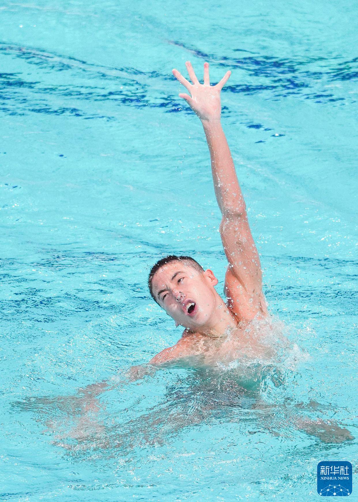 包含游泳球员突破自我，表现堪称完美的词条
