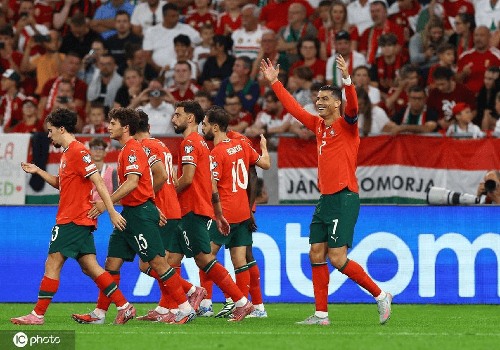 关于葡萄牙险胜西班牙，凯恩扛起全队的信息