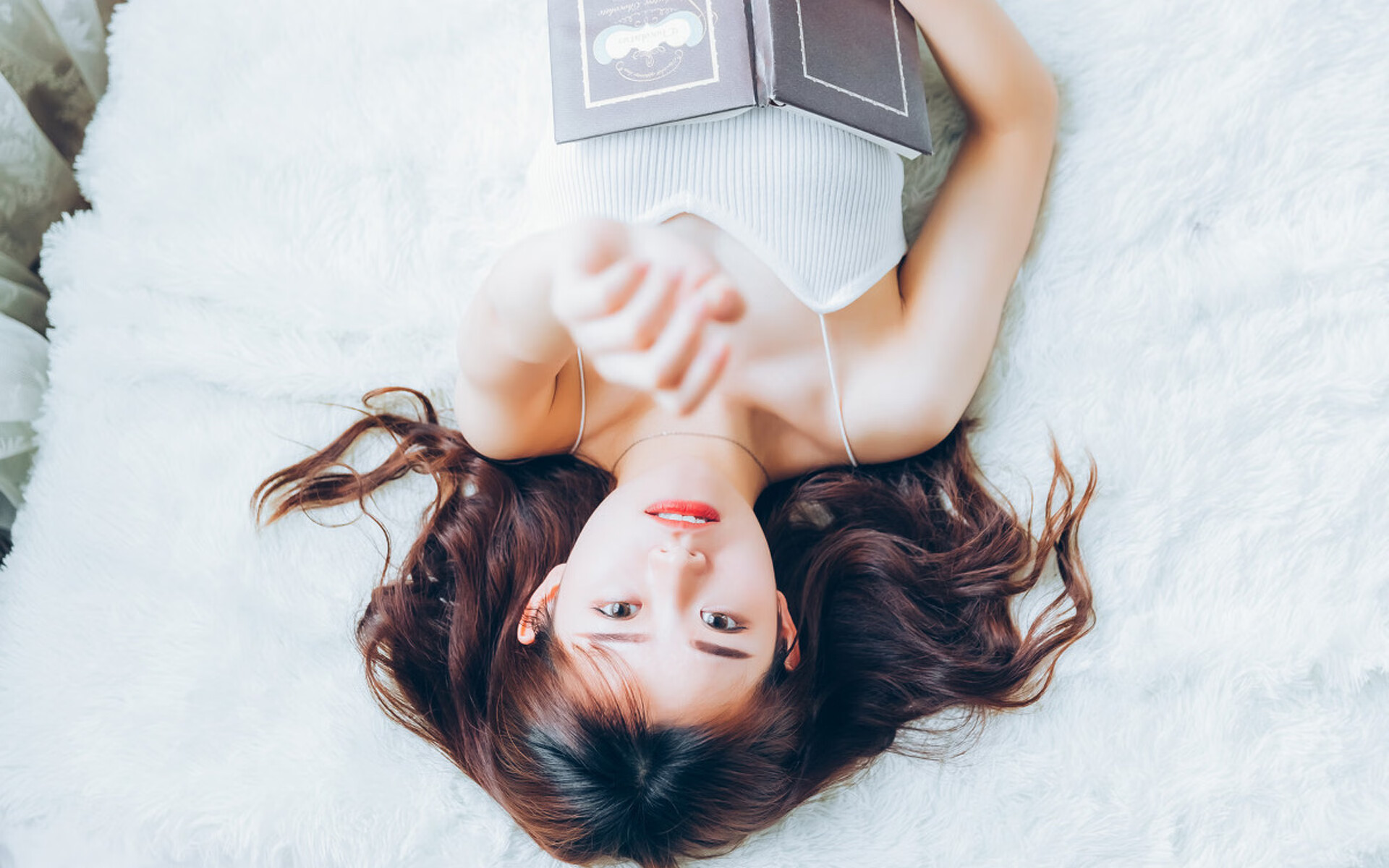 王朝裂痕，阿斯顿马丁雨中奇袭终结垄断，汉密尔顿演绎孤傲统治