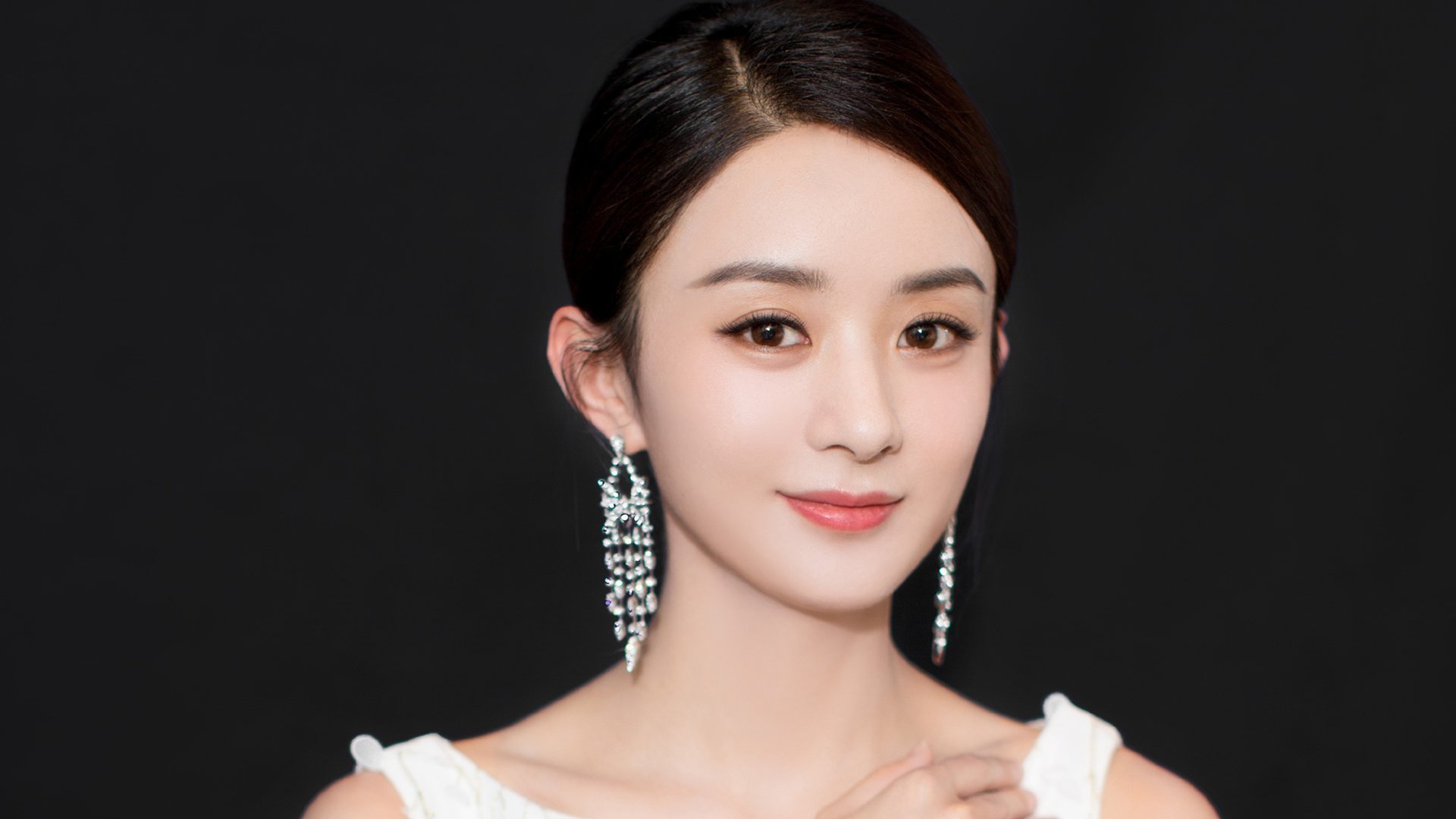 阿什拉夫单节爆发引领丹麦攻势,里昂防线遭闪电击溃