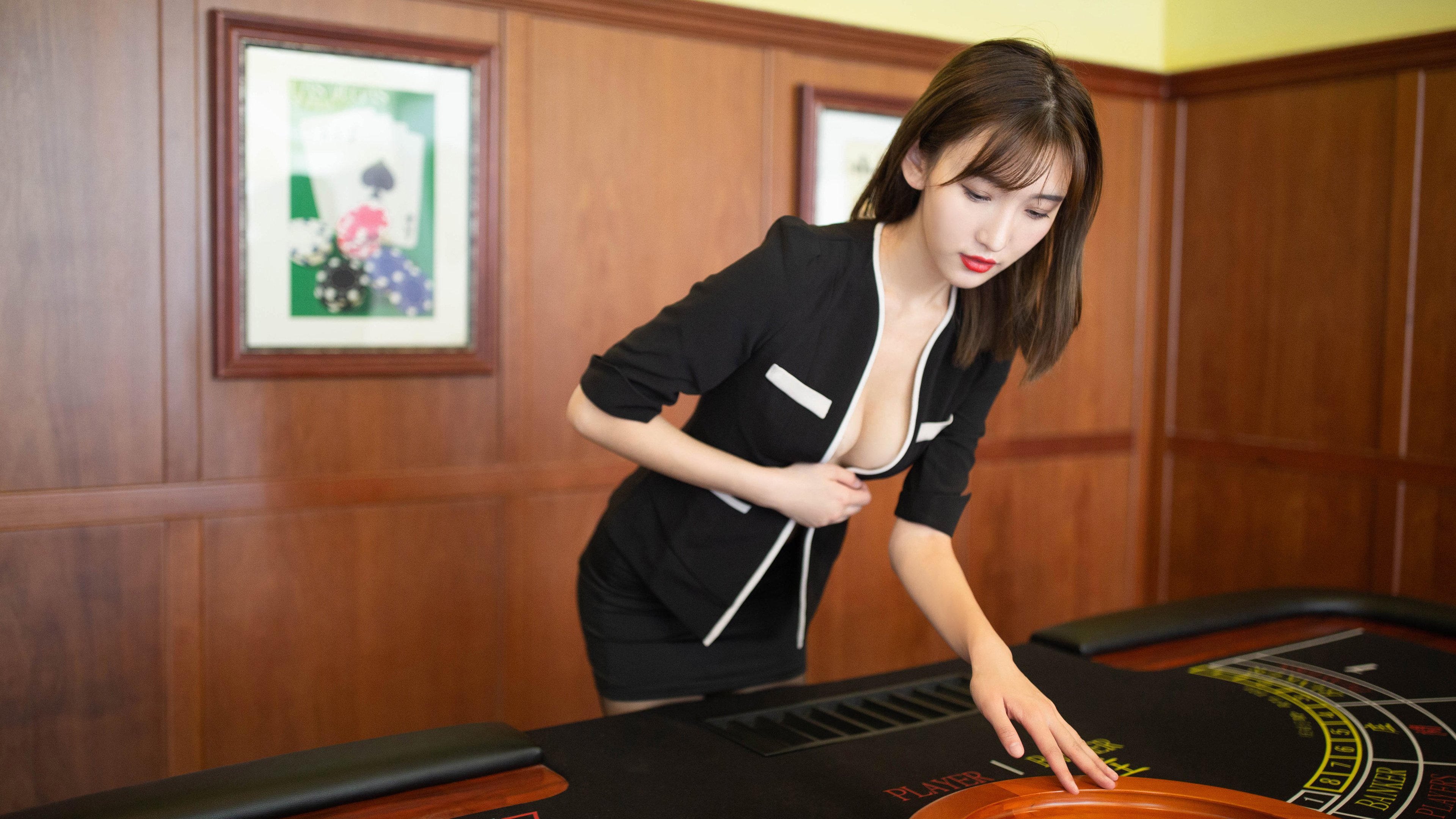 天山雪豹对决落基山矿工,一场跨越现实的篮球文明对话